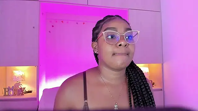 Snapshot of tamaraa_smiith chatting on 11, 10, 2025 tamaraa smiith online show from 11, 10, 2025