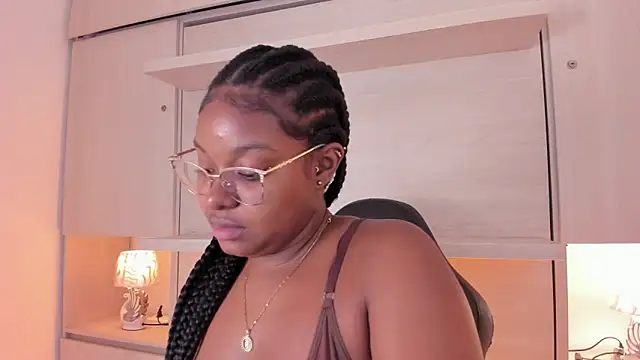 Snapshot of tamaraa_smiith chatting on 16, 10, 2025 tamaraa smiith online show from 16, 10, 2025