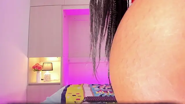 Snapshot of tamaraa_smiith chatting on 11, 3, 2025 tamaraa smiith online show from 11, 3, 2025