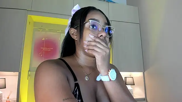 Snapshot of tamaraa_smiith chatting on 15, 11, 2025 tamaraa smiith online show from 15, 11, 2025