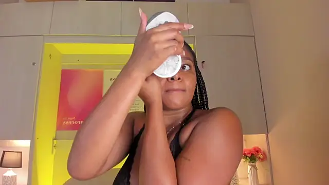 tamaraa smiith online show from 2, 4, 2026