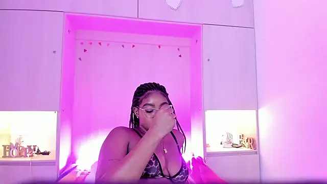 Snapshot of tamaraa_smiith chatting on 13, 9, 2025 tamaraa smiith online show from 13, 9, 2025