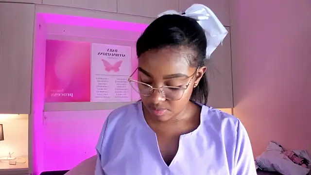 Snapshot of tamaraa_smiith chatting on 3, 12, 2025 tamaraa smiith online show from 3, 12, 2025