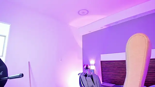 Adelehottman online show from 2, 4, 2026