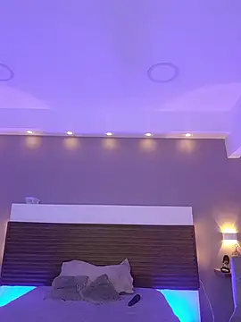 Adelehottman online show from 18, 4, 2026