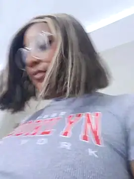 Adelehottman online show from 25, 11, 2025