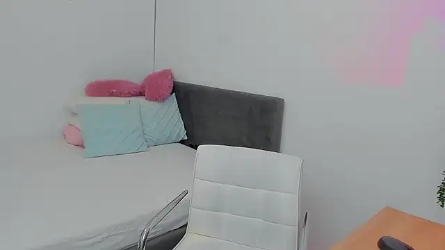 Snapshot of WickedM__ chatting on 21, 11, 2025 WickedM online show from 21, 11, 2025