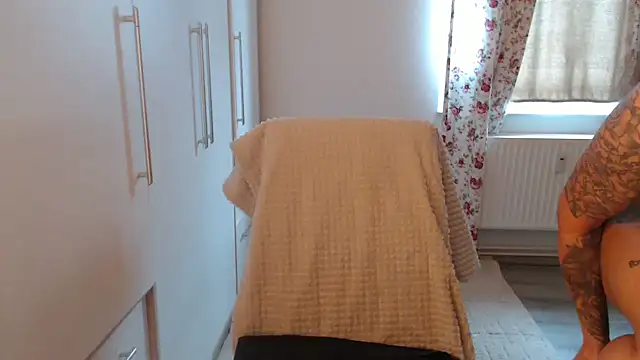 Davinja online show from 3, 12, 2025