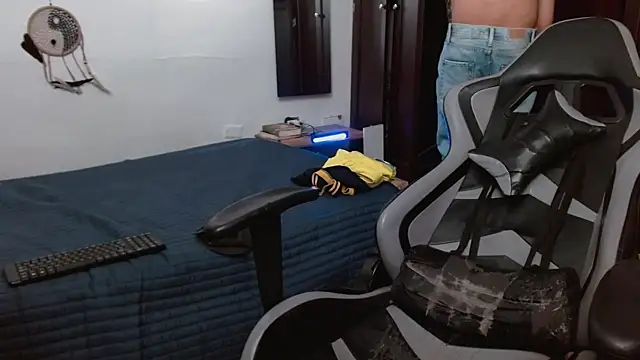 aaron blug online show from 23, 11, 2025