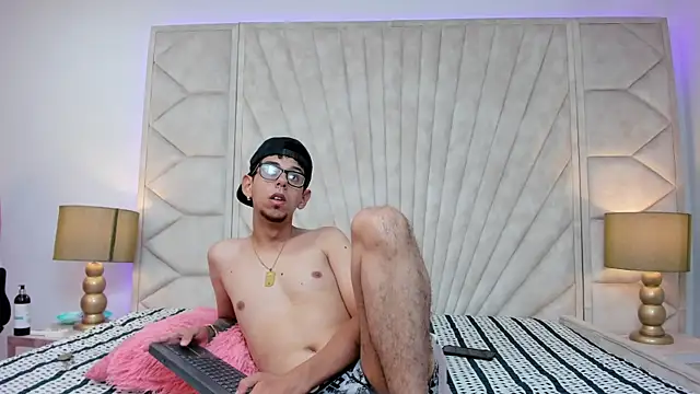 Derek and Skarlet online show from 1, 3, 2025