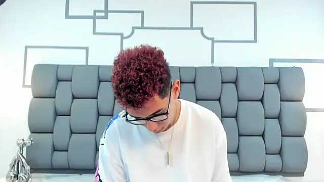 Derek and Skarlet online show from 15, 9, 2025