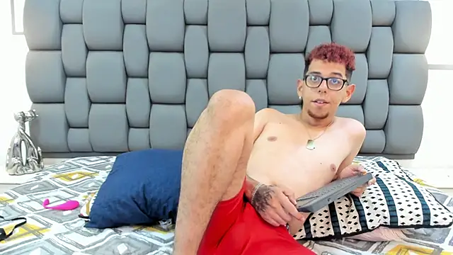 Derek and Skarlet online show from 9, 9, 2025