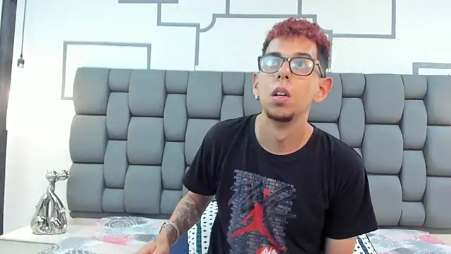 Derek and Skarlet online show from 11, 9, 2025