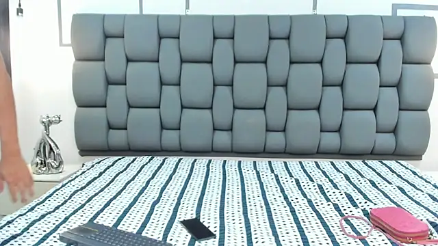 Derek and Skarlet online show from 18, 9, 2025