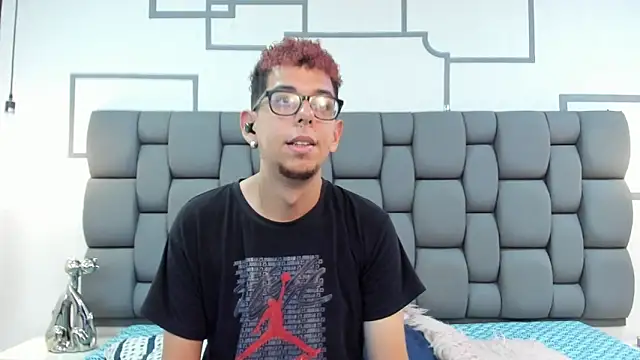 Derek and Skarlet online show from 16, 9, 2025