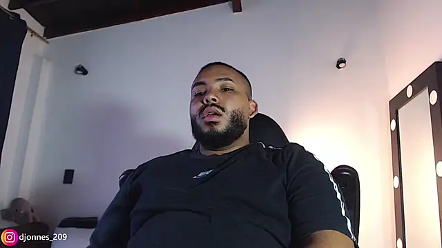 Snapshot of DilanJonnes_ chatting on 14, 5, 2026 DilanJonnes online show from 14, 5, 2026