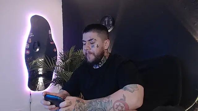 Ash gusbig online show from 18, 3, 2025