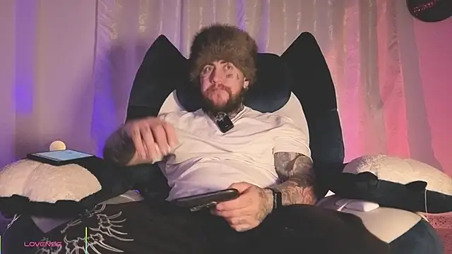 Ash gusbig online show from 11, 4, 2026