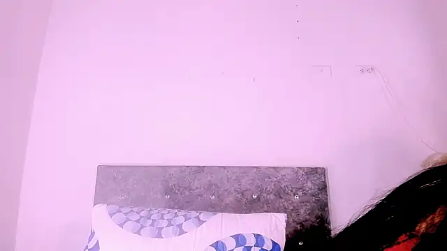carolinemiller7 online show from 4, 6, 2026