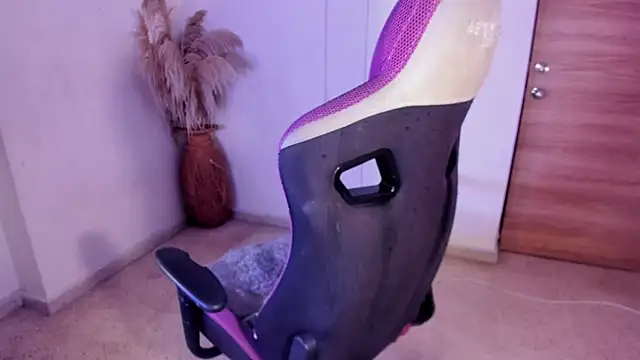 carolinemiller7 online show from 5, 12, 2025