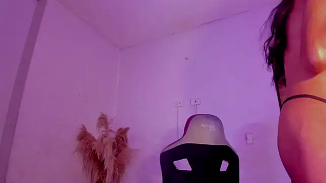 carolinemiller7 online show from 14, 12, 2025