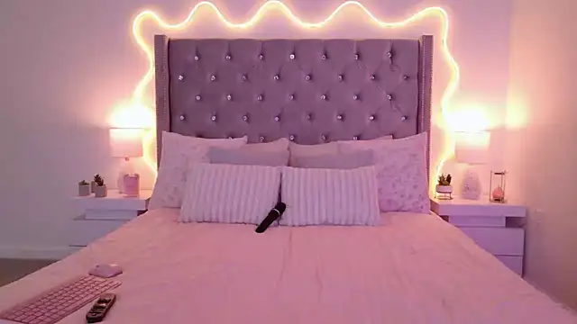 JuliaSUMMERS2022 online show from 14, 10, 2025