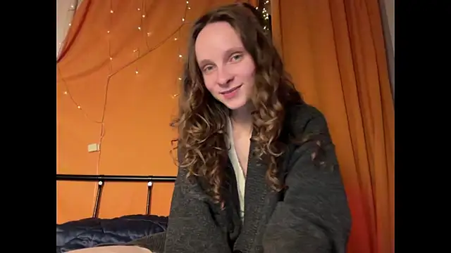 MikkyMoony online show from 2, 10, 2025