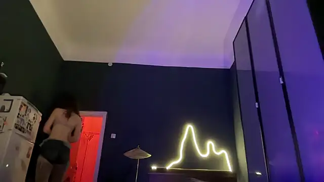 MikkyMoony online show from 9, 10, 2025