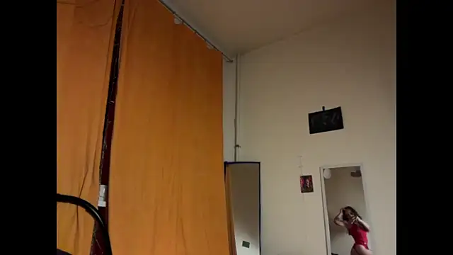 MikkyMoony online show from 28, 11, 2025