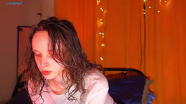 MikkyMoony online show from 3, 12, 2024