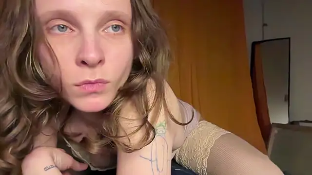 MikkyMoony online show from 26, 10, 2025