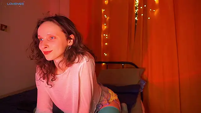 MikkyMoony online show from 4, 12, 2024