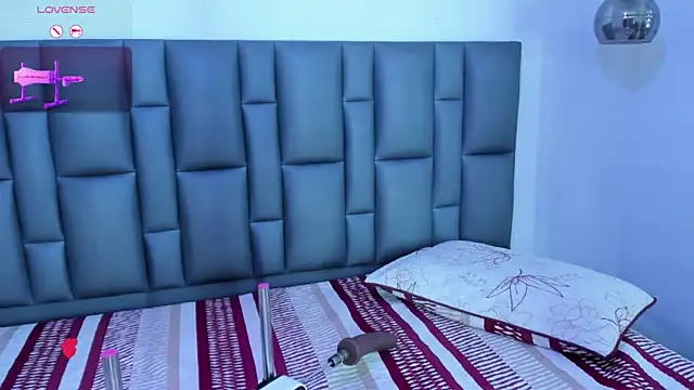 Snapshot of Abbyadams chatting on 4, 12, 2025 Abbyadams online show from 4, 12, 2025