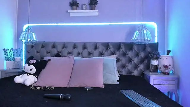 Naomii Soto online show from 28, 2, 2025