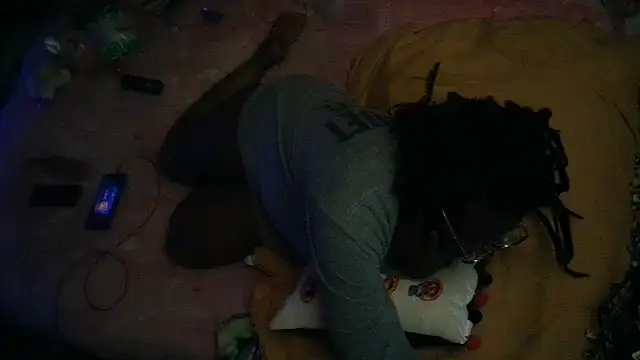 Snapshot of EbonyFetishQueen chatting on 29, 10, 2025 EbonyFetishQueen online show from 29, 10, 2025