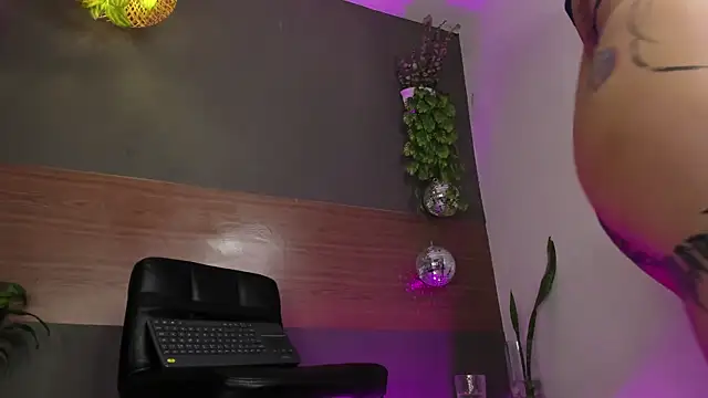 GinebraaFox  online show from 15, 4, 2026