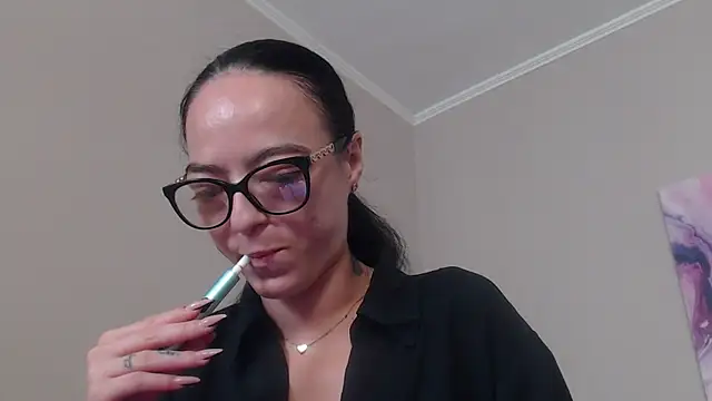 Snapshot of IzabelllNoir chatting on 18, 7, 2026 IzabelllNoir online show from 18, 7, 2026