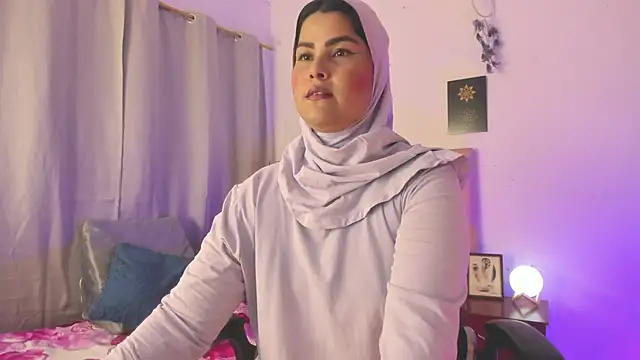 Snapshot of AishaAmin_ chatting on 10, 6, 2026 AishaAmin online show from 10, 6, 2026