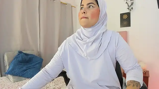 Snapshot of AishaAmin_ chatting on 7, 7, 2026 AishaAmin online show from 7, 7, 2026