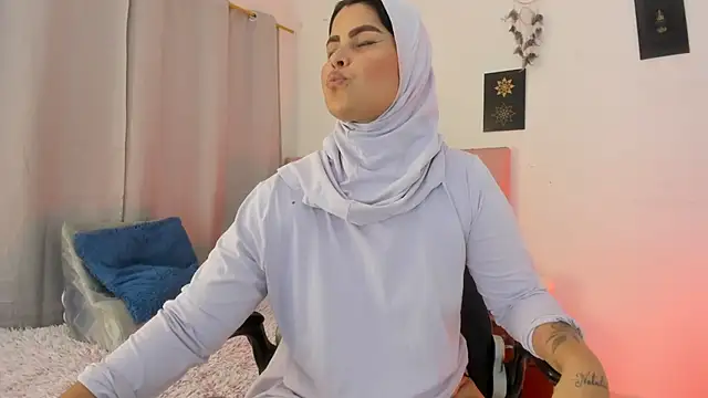 Snapshot of AishaAmin_ chatting on 26, 6, 2026 AishaAmin online show from 26, 6, 2026