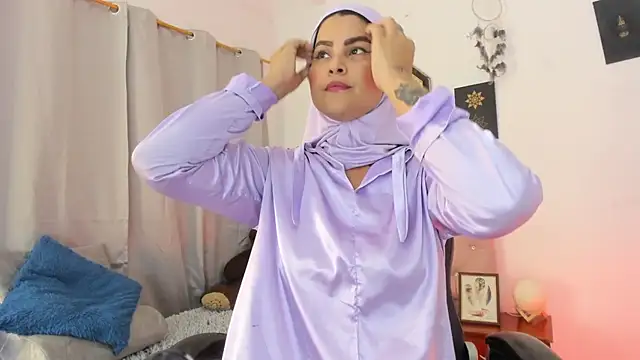 Snapshot of AishaAmin_ chatting on 18, 7, 2026 AishaAmin online show from 18, 7, 2026
