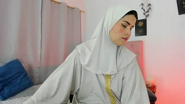 Snapshot of AishaAmin_ chatting on 2, 7, 2026 AishaAmin online show from 2, 7, 2026