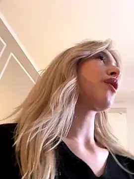 SerenaBennet online show from 28, 11, 2025