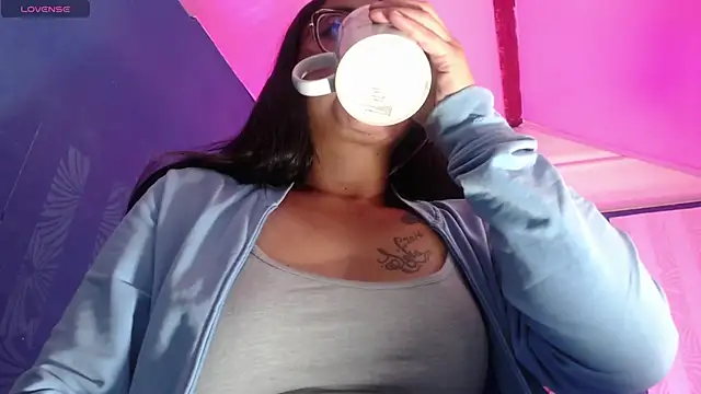 Snapshot of vitoria23_ chatting on 13, 5, 2026 vitoria23 online show from 13, 5, 2026