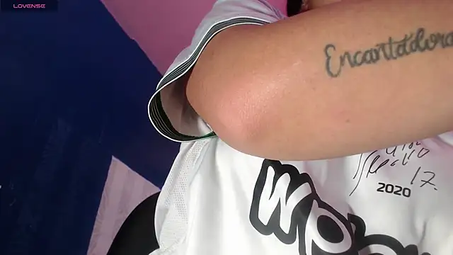 Snapshot of vitoria23_ chatting on 30, 4, 2026 vitoria23 online show from 30, 4, 2026