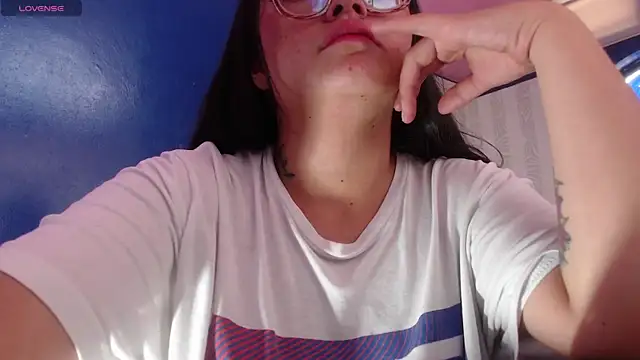 Snapshot of vitoria23_ chatting on 21, 4, 2026 vitoria23 online show from 21, 4, 2026