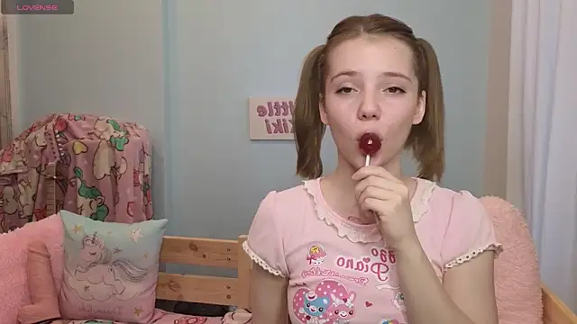 PrincessLittleKiki online show from 11, 10, 2025