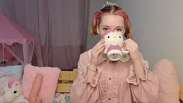 PrincessLittleKiki online show from 17, 4, 2026