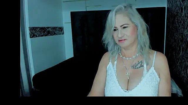 ScarletHoot  online show from 28, 10, 2025