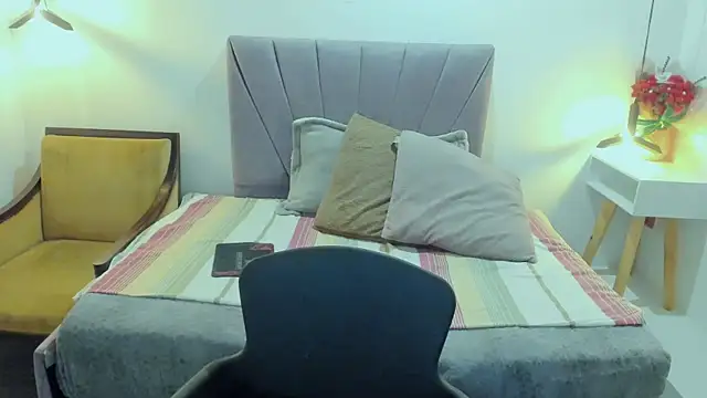 ScarletHoot  online show from 15, 7, 2026